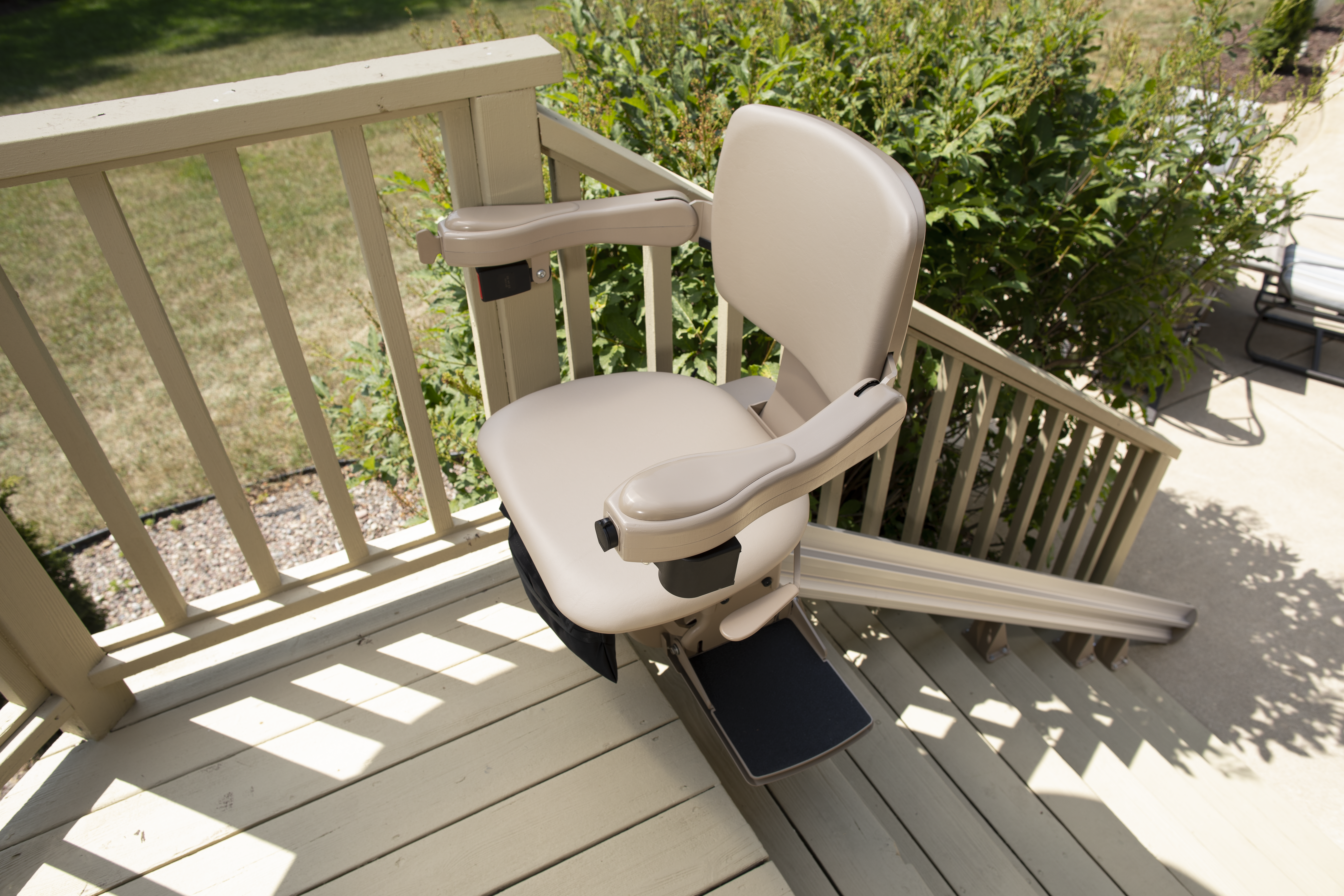 bruno-elite-straight-outdoor-stair-lift-7